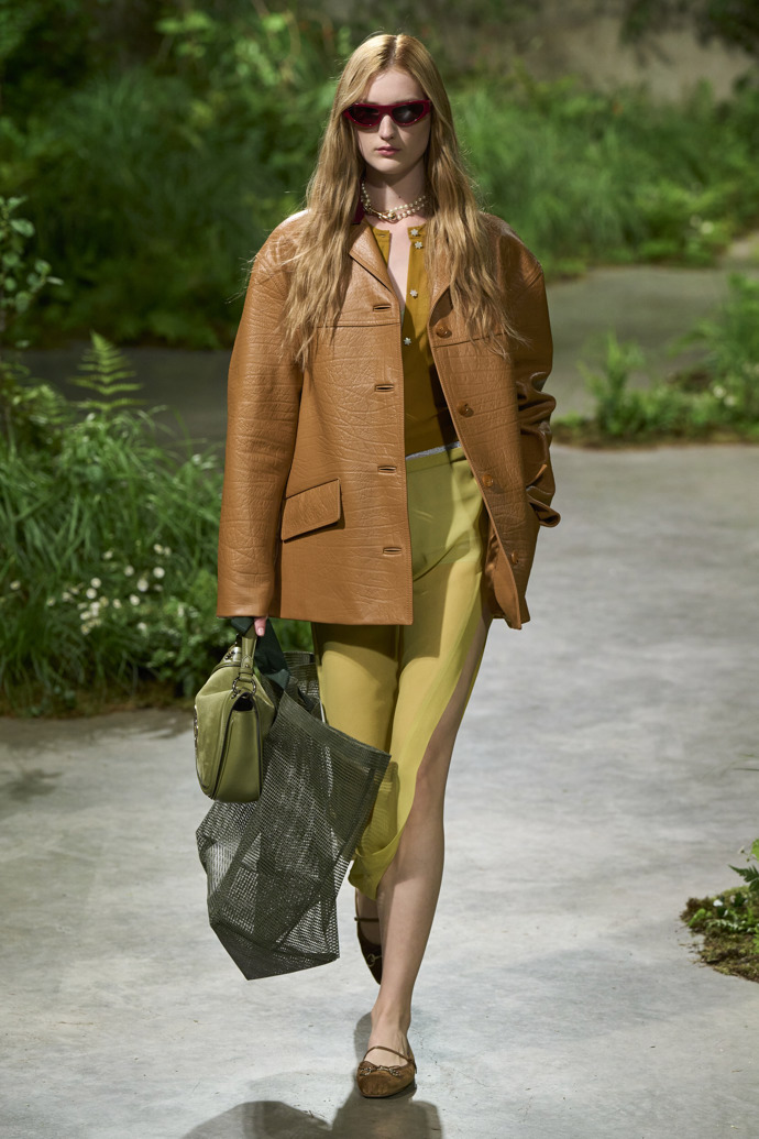 Prohlédněte si kolekci Gucci Cruise 2025...
Prohlédněte si kolekci Gucci Cruise 2025...