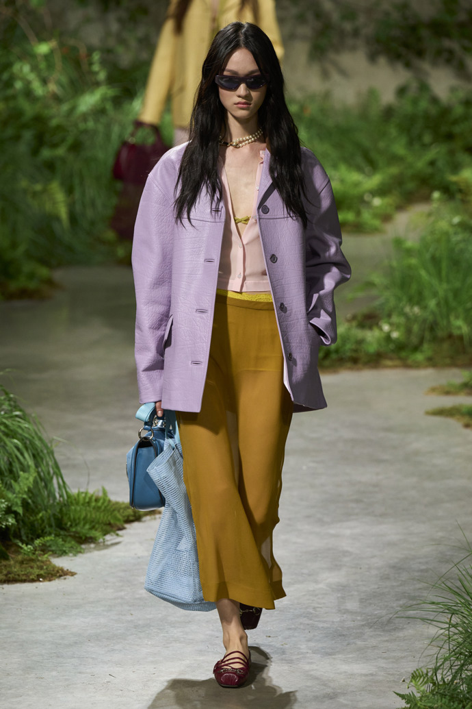 Prohlédněte si kolekci Gucci Cruise 2025...
Prohlédněte si kolekci Gucci Cruise 2025...