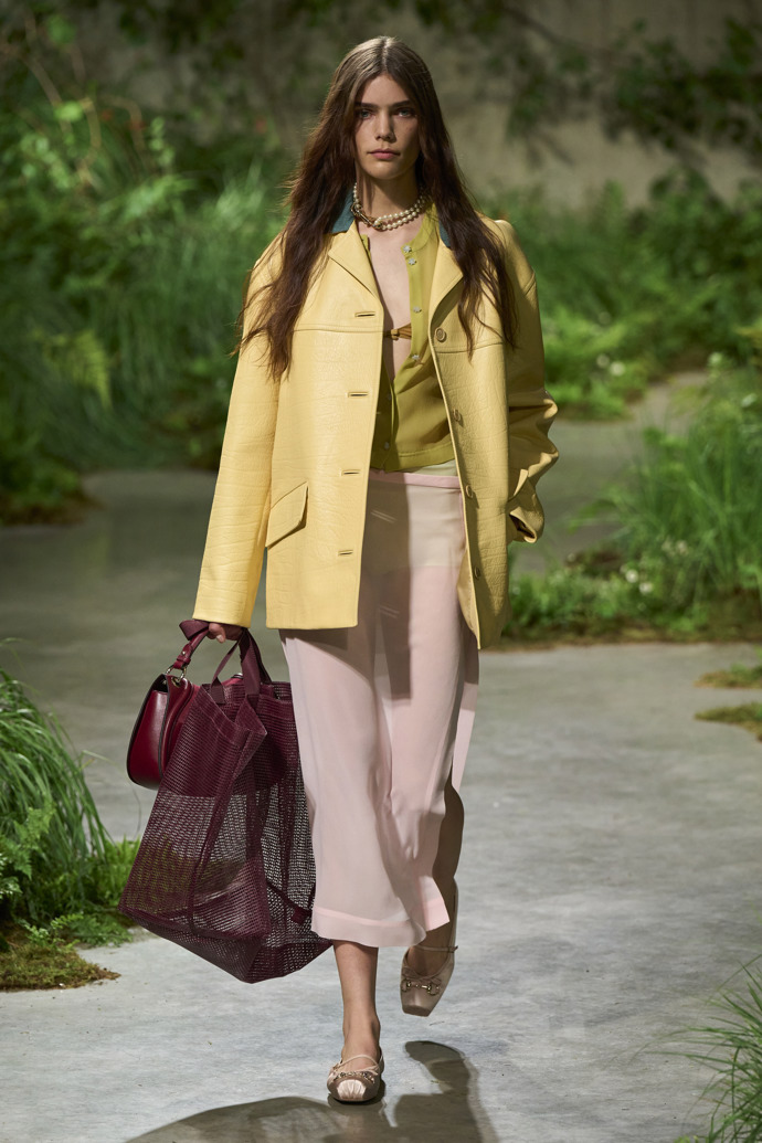 Prohlédněte si kolekci Gucci Cruise 2025...
Prohlédněte si kolekci Gucci Cruise 2025...