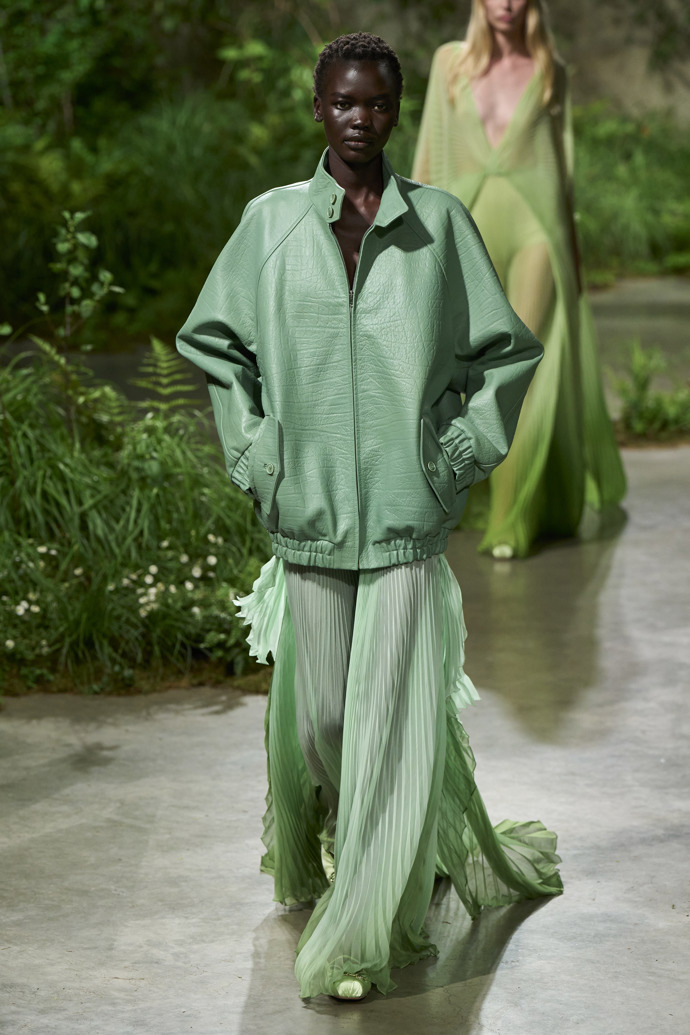 Prohlédněte si kolekci Gucci Cruise 2025...
Prohlédněte si kolekci Gucci Cruise 2025...