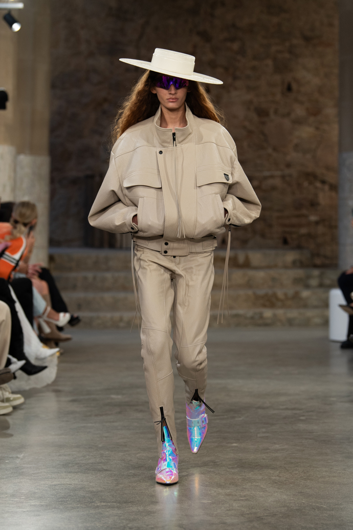 Prohlédněte si kolekci Louis Vuitton Cruise 2025...
Prohlédněte si kolekci Louis Vuitton Cruise 2025...