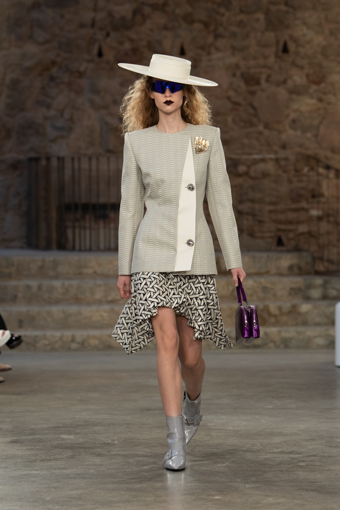 Prohlédněte si kolekci Louis Vuitton Cruise 2025...
Prohlédněte si kolekci Louis Vuitton Cruise 2025...