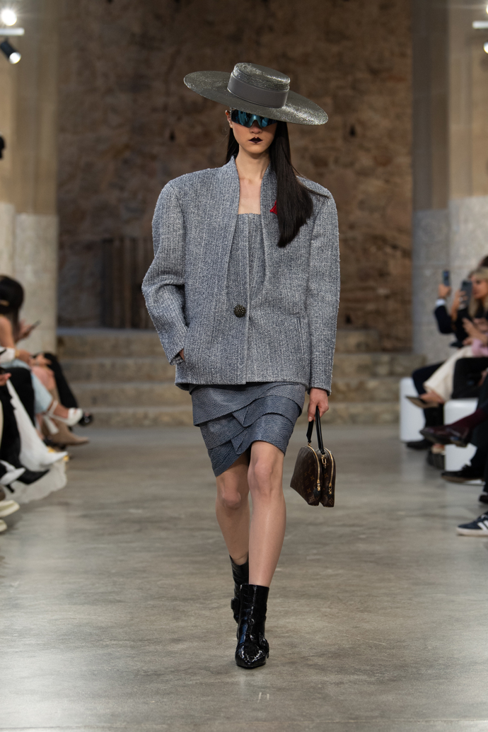 Prohlédněte si kolekci Louis Vuitton Cruise 2025...
Prohlédněte si kolekci Louis Vuitton Cruise 2025...