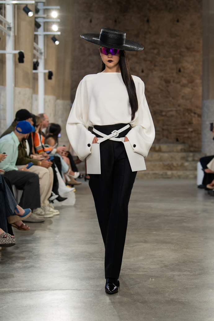 Prohlédněte si kolekci Louis Vuitton Cruise 2025...
Prohlédněte si kolekci Louis Vuitton Cruise 2025...