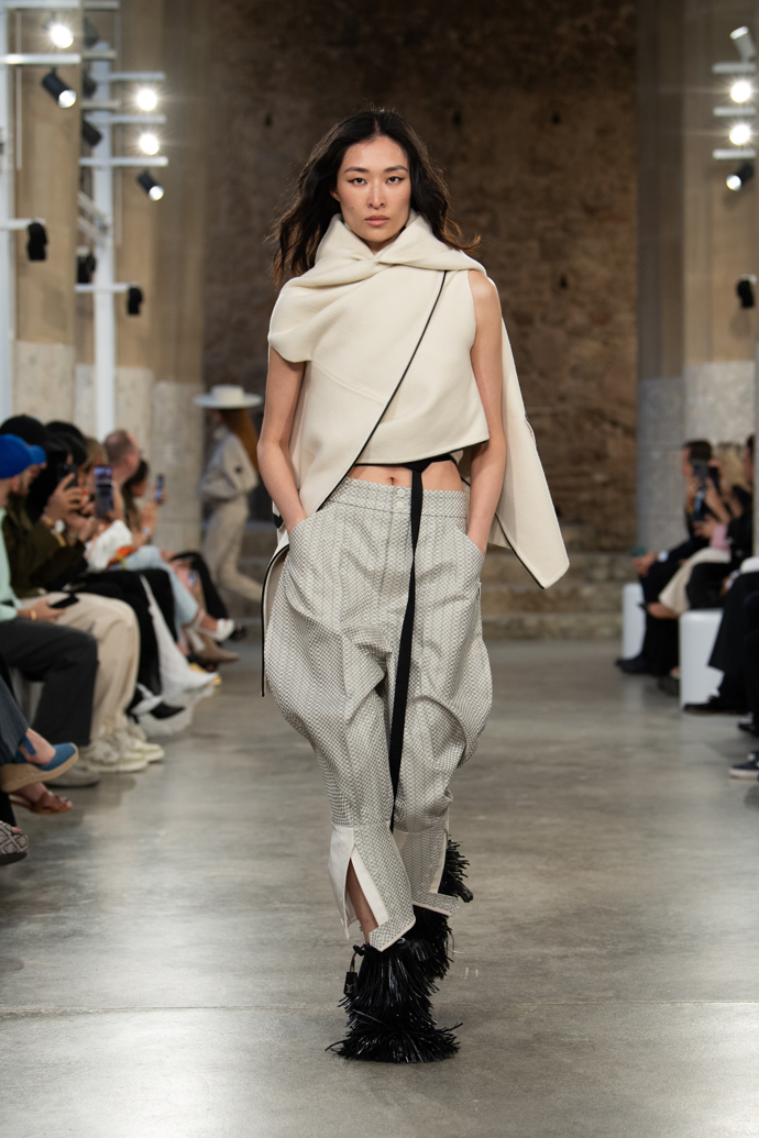 Prohlédněte si kolekci Louis Vuitton Cruise 2025...
Prohlédněte si kolekci Louis Vuitton Cruise 2025...