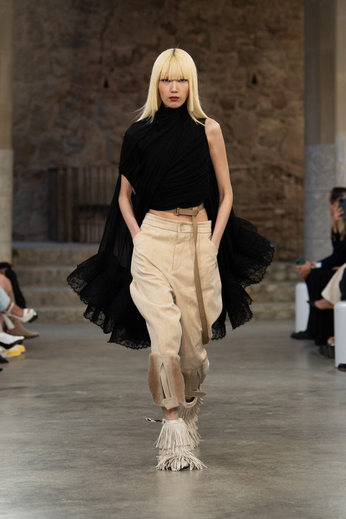 Prohlédněte si kolekci Louis Vuitton Cruise 2025...
Prohlédněte si kolekci Louis Vuitton Cruise 2025...