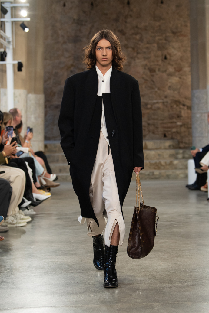 Prohlédněte si kolekci Louis Vuitton Cruise 2025...
Prohlédněte si kolekci Louis Vuitton Cruise 2025...