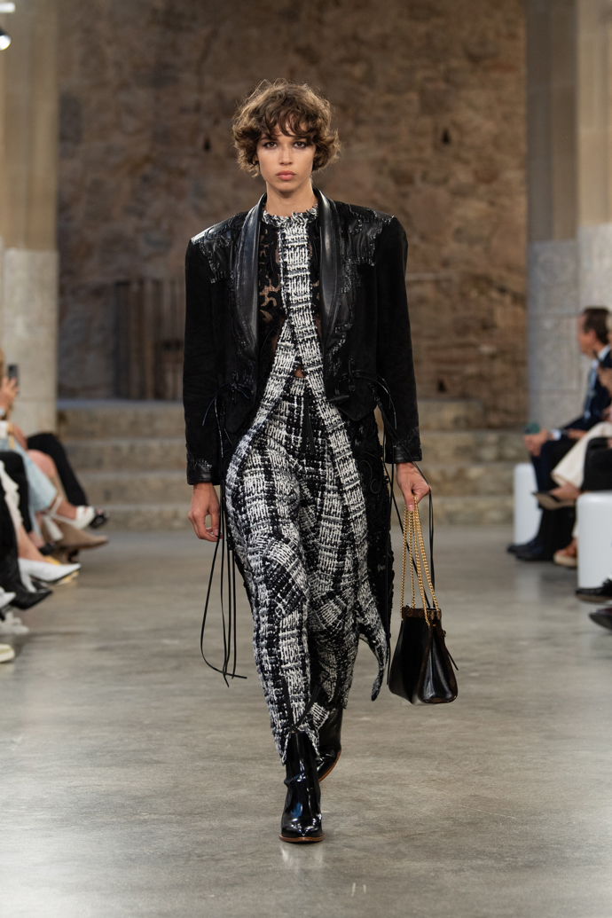 Prohlédněte si kolekci Louis Vuitton Cruise 2025...
Prohlédněte si kolekci Louis Vuitton Cruise 2025...