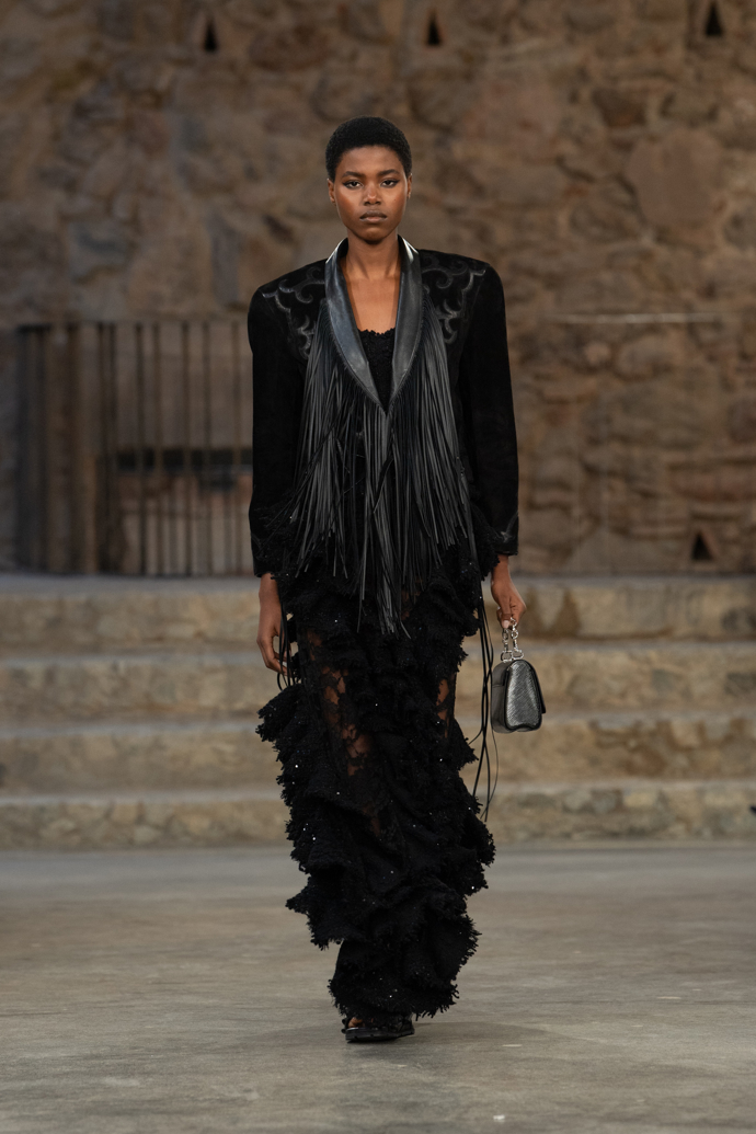 Prohlédněte si kolekci Louis Vuitton Cruise 2025...
Prohlédněte si kolekci Louis Vuitton Cruise 2025...