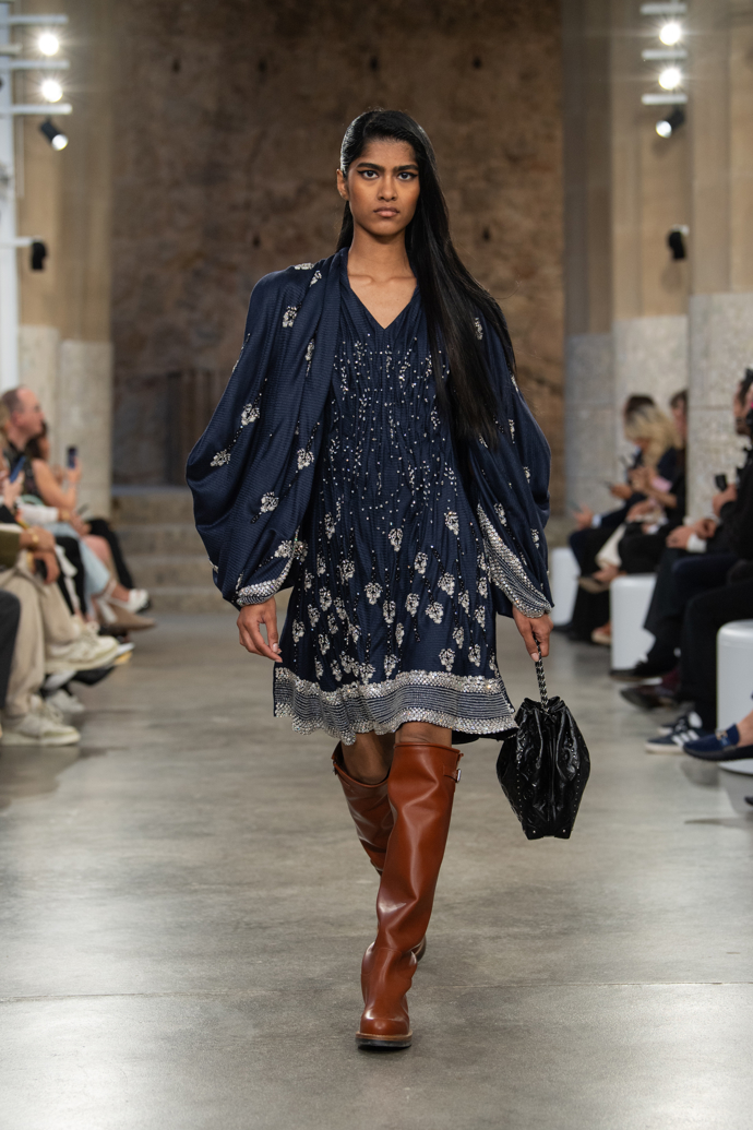 Prohlédněte si kolekci Louis Vuitton Cruise 2025...
Prohlédněte si kolekci Louis Vuitton Cruise 2025...