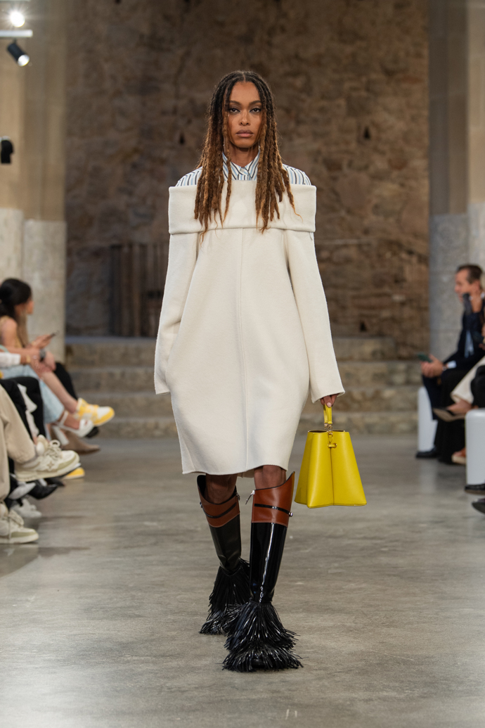 Prohlédněte si kolekci Louis Vuitton Cruise 2025...
Prohlédněte si kolekci Louis Vuitton Cruise 2025...
