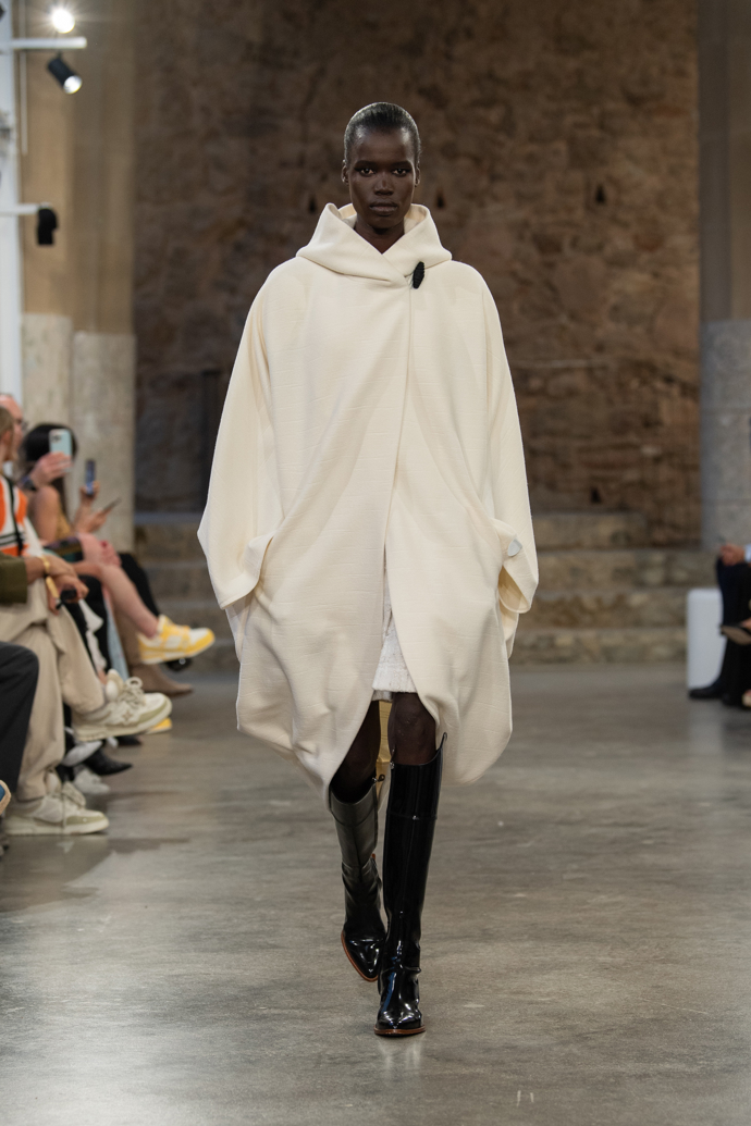 Prohlédněte si kolekci Louis Vuitton Cruise 2025...
Prohlédněte si kolekci Louis Vuitton Cruise 2025...