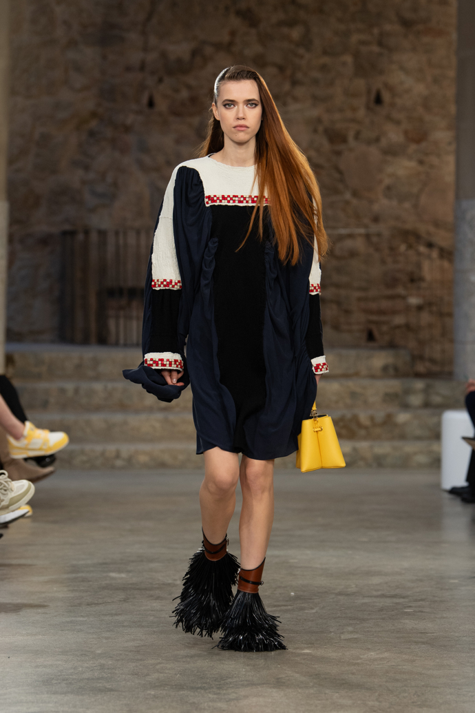 Prohlédněte si kolekci Louis Vuitton Cruise 2025...
Prohlédněte si kolekci Louis Vuitton Cruise 2025...