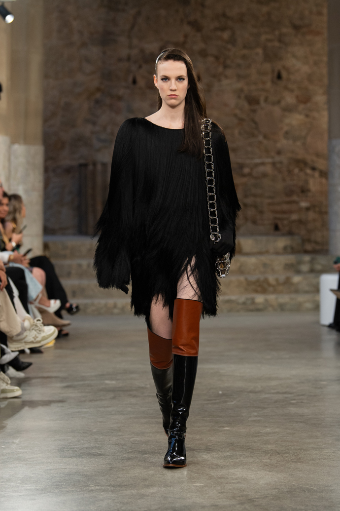 Prohlédněte si kolekci Louis Vuitton Cruise 2025...
Prohlédněte si kolekci Louis Vuitton Cruise 2025...