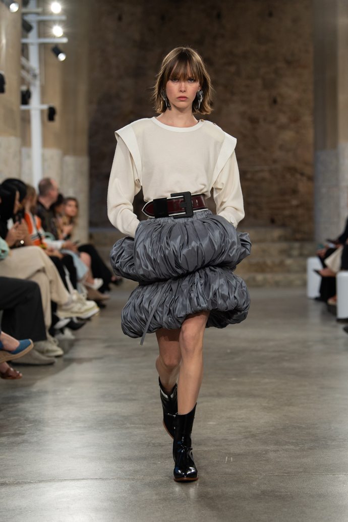 Prohlédněte si kolekci Louis Vuitton Cruise 2025...
Prohlédněte si kolekci Louis Vuitton Cruise 2025...
