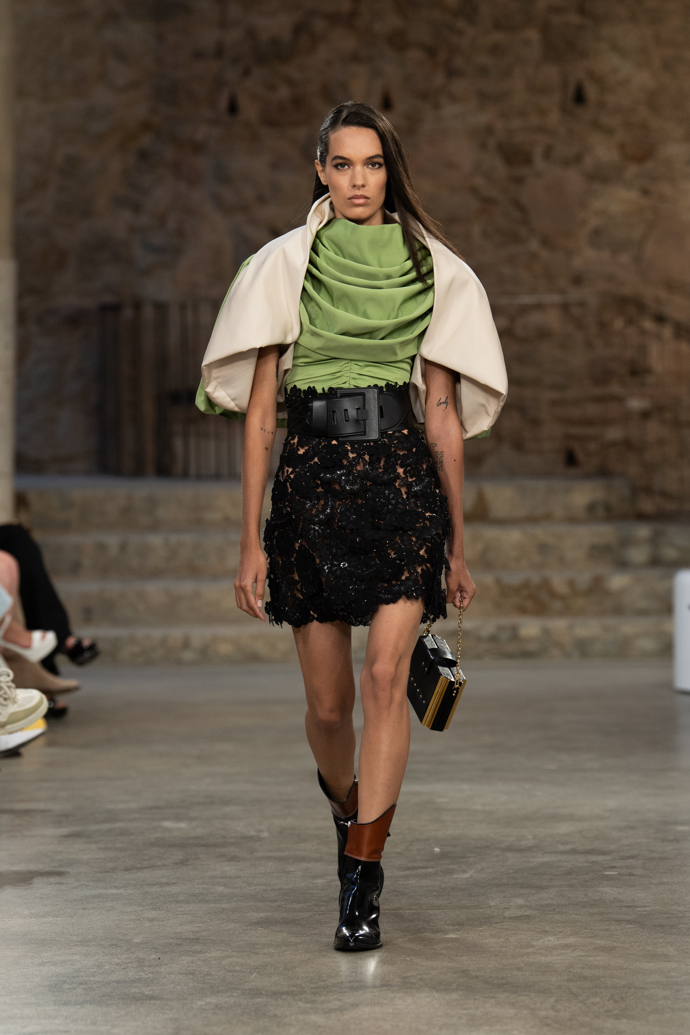 Prohlédněte si kolekci Louis Vuitton Cruise 2025...
Prohlédněte si kolekci Louis Vuitton Cruise 2025...