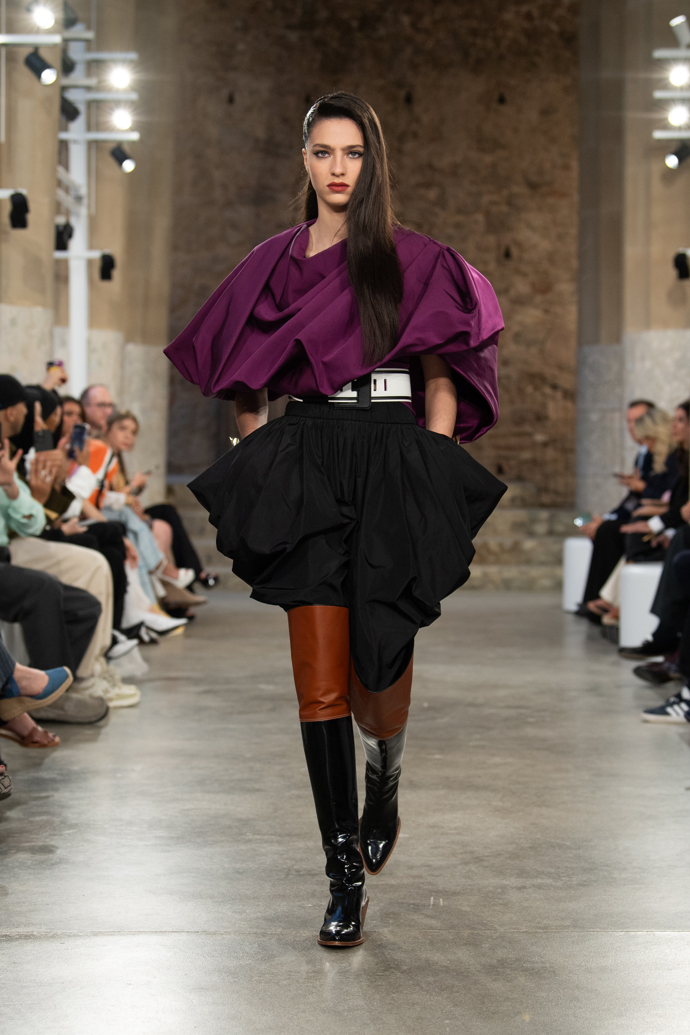 Prohlédněte si kolekci Louis Vuitton Cruise 2025...
Prohlédněte si kolekci Louis Vuitton Cruise 2025...