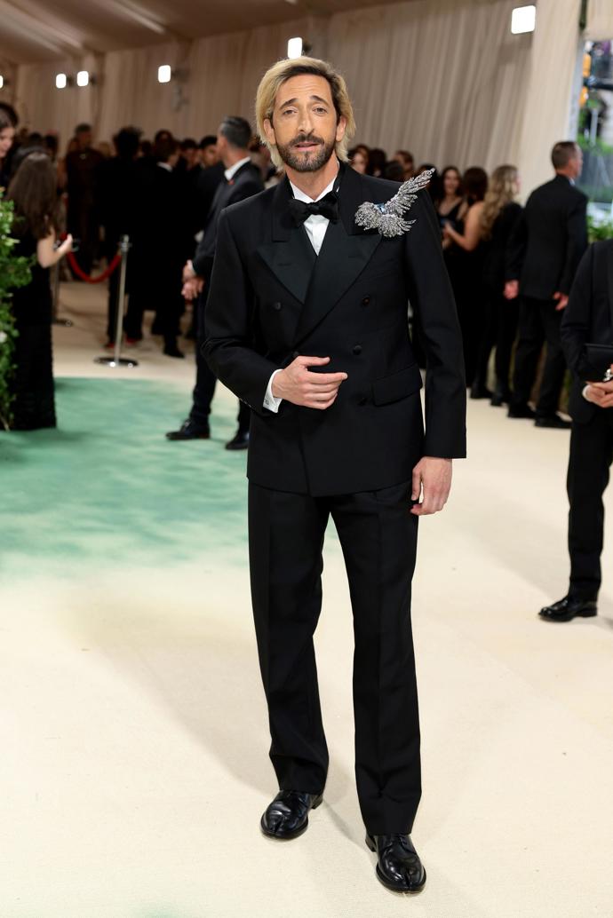  

Adrien Brody v obleku Maison Margiela
