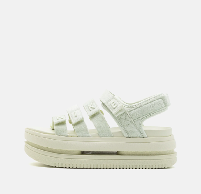  

Icon Classic, Nike, 1500 Kč, prodává Zalando.cz
