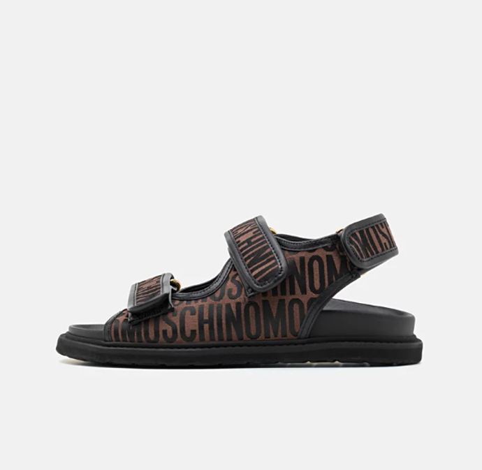  

Sandály Moschino logo, Moschino, 9 480 Kč, prodává Zalando.cz
