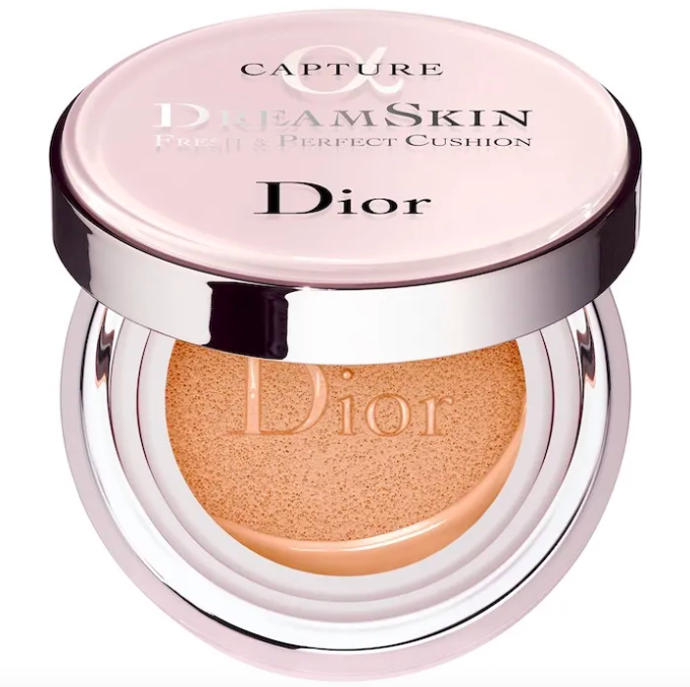  

Cushion make-up Capture Dreamskin Fresh & Perfect Face Cushion SPF 50, Dior, 2330 Kč
