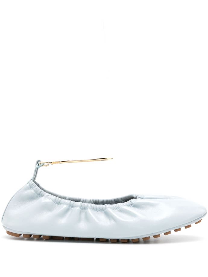  

Filo leather ballerina shoes, Fendi, 675 EUR, Farfetch
