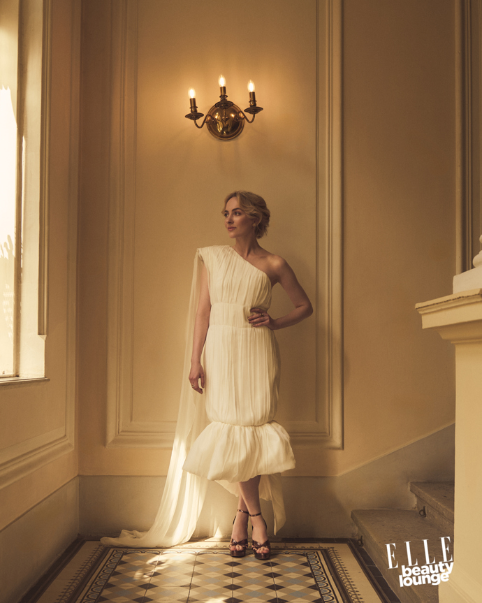 Elizaveta Maximová v šatech Michael Kováčik

Make-up: Armani Beauty / Douglas

Vlasy: Wella
