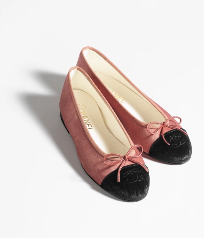  

Ballet flats, Chanel, 975 USD
