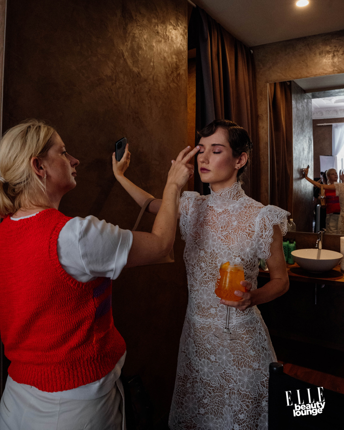 Vizážisti Douglas a Giorgio Armani a Eliška Křenková.
