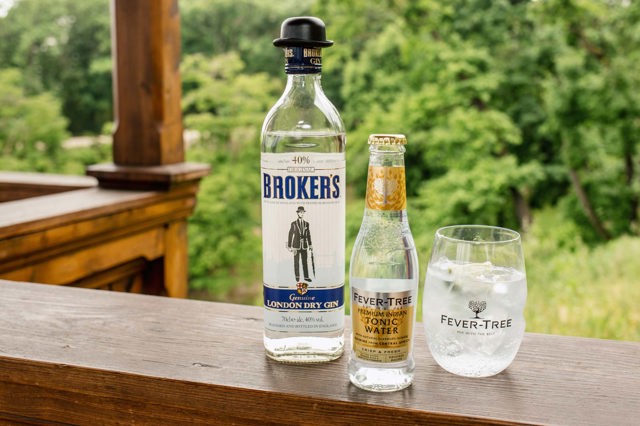 Broker’s London Dry Gin a Fever-Tree Indian Tonic Broker’s London Dry Gin a Fever-Tree Indian Tonic