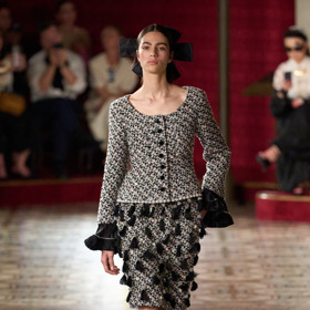  

Prohlédněte si kolekci Chanel Haute Couture Fall-Winter 24-25...
