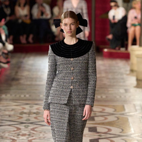 

Prohlédněte si kolekci Chanel Haute Couture Fall-Winter 24-25...
