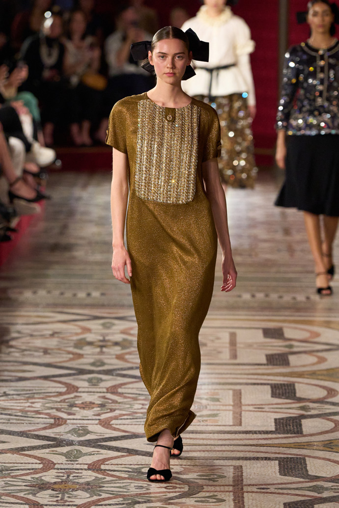 Prohlédněte si kolekci Chanel Haute Couture Fall-Winter 24-25...
Prohlédněte si kolekci Chanel Haute Couture Fall-Winter 24-25...