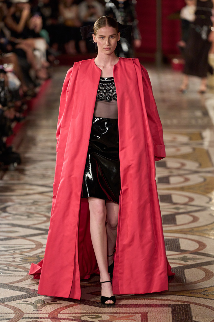 Prohlédněte si kolekci Chanel Haute Couture Fall-Winter 24-25...
Prohlédněte si kolekci Chanel Haute Couture Fall-Winter 24-25...