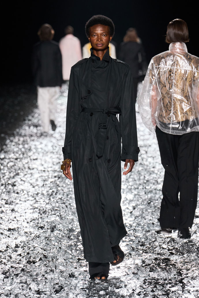 Prohlédněte si kolekci Dries Van Noten Menswear Spring Summer 2025...
Prohlédněte si kolekci Dries Van Noten Menswear Spring Summer 2025...