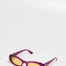  

Oválné sluneční brýle, Vogue Eyewear, 2 680 Kč, prodává Zalando
