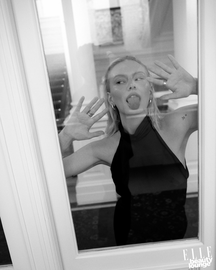 Annet X v róbě od Anamé. 

Šperky Apart

Make-up: Douglas / Armani

Vlasy: Wella
