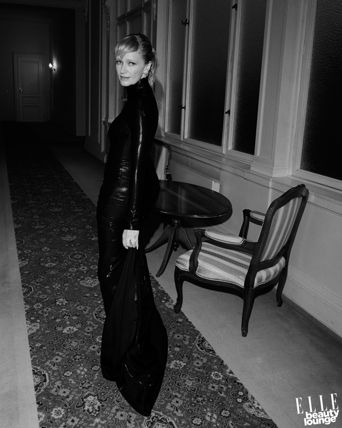 Aňa Geislerová v róbě Anamé.

Make-up: Douglas / Armani

Vlasy: Wella
