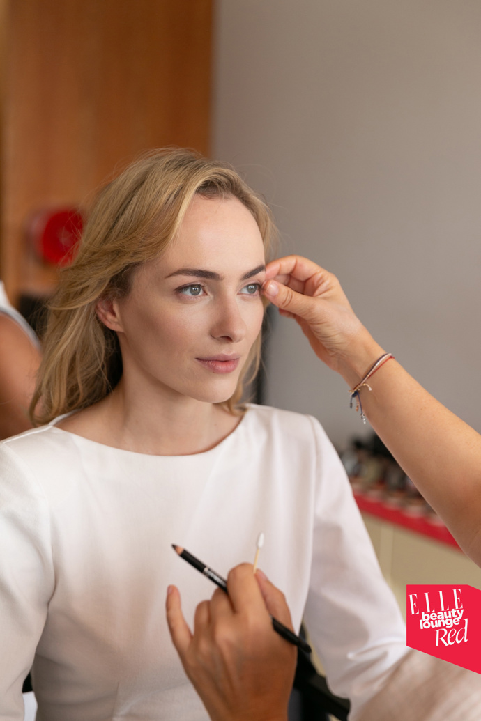 Elizaveta Maximová

Make-up: Douglas / Armani

Vlasy: Shu Uemura
