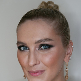 Zorka Hejdová
Make-up: Douglas / Armani
Vlasy: Shu Uemura
Zorka Hejdová
Make-up: Douglas / Armani
Vlasy: Shu Uemura