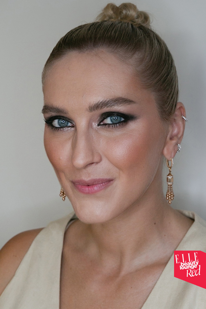 Zorka Hejdová

Make-up: Douglas / Armani

Vlasy: Shu Uemura
