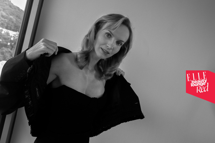 Jana Plodková má na sobě outfit od Lukáše Macháčka. 

Make-up: Douglas / Armani

Vlasy: Shu Uemura Art of Hair
