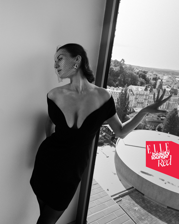 Natália Germani v róbě od The Dress.

Make-up: Douglas / Armani

Vlasy: Shu Uemura Art of Hair
