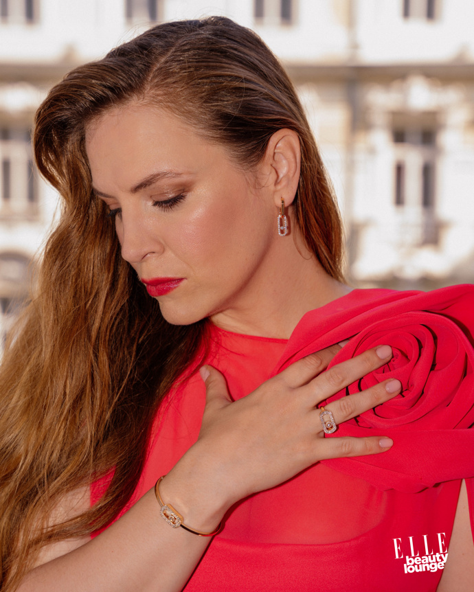 Petra Nesvačilová

Make-up: Douglas / Armani

Vlasy: Wella
