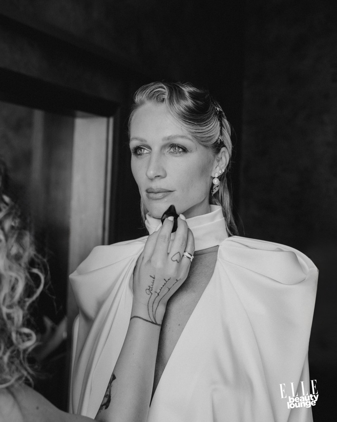 Veronika Kašáková

Make-up: Douglas / Armani

Vlasy: Wella
