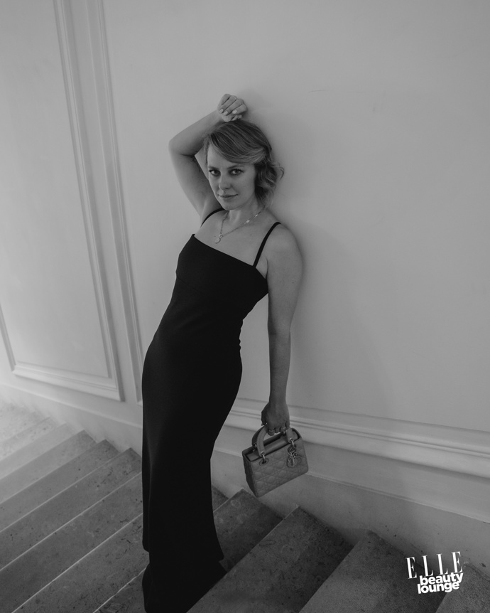 Thea Prokop

Make-up: Douglas / Armani

Vlasy: Wella
