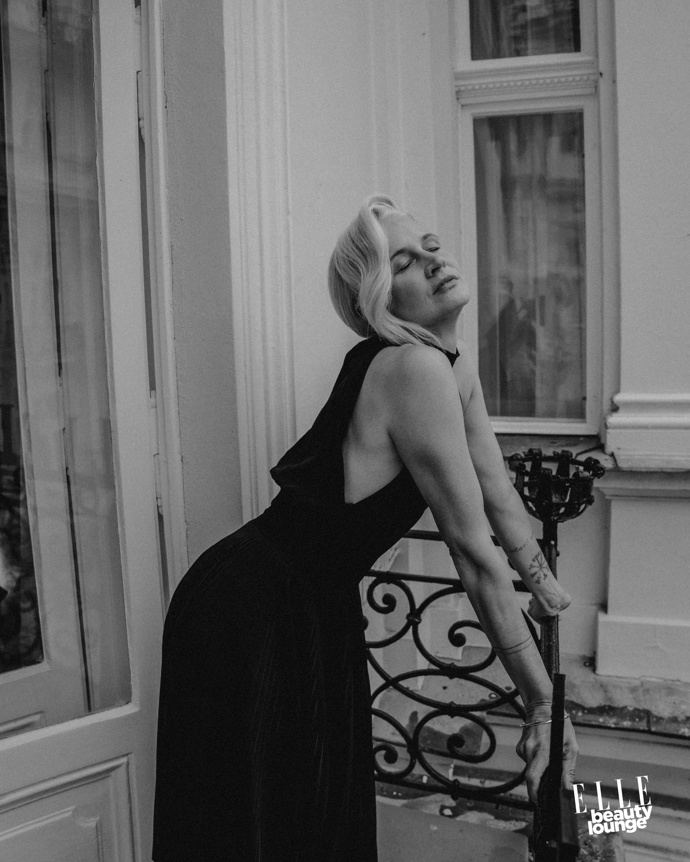 Tereza Hofová

Make-up: Douglas / Armani

Vlasy: Wella
