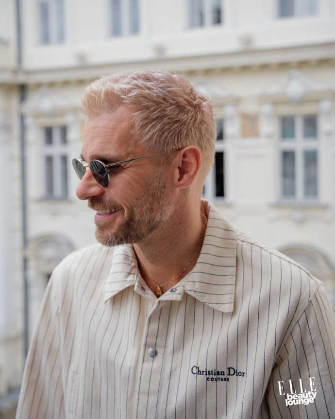 Leoš Mareš

Vlasy: Wella
