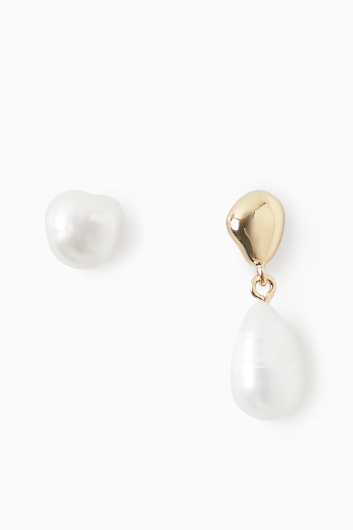 COS mismatched pearls, COS, 636,- Kč
