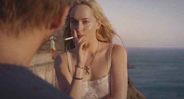 Oslněni sluncem, Dakota Johnson
